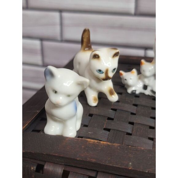 Lot of Small Porcelain Cats and Kittens #A56 - Picture 4 of 9